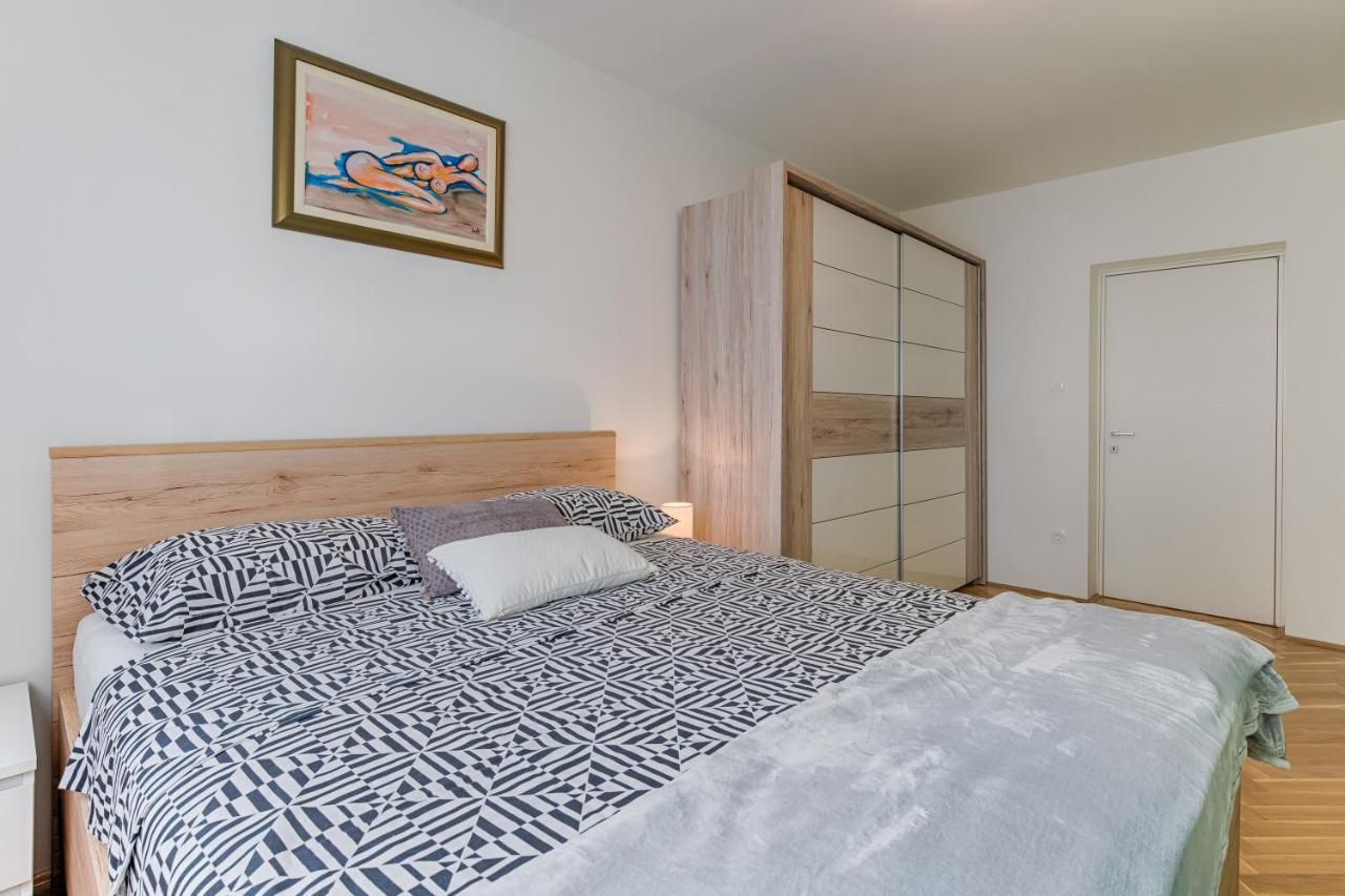 Two Bedroom Apartment Paris Рієка Екстер'єр фото